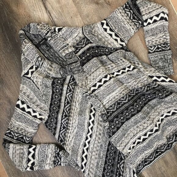 Forever 21 Boho Black/White Wrap Sweater Small - Picture 2 of 6